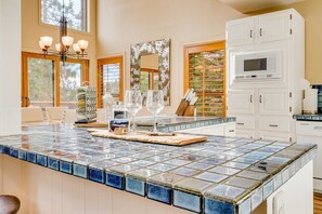 Fridge, microwave, oven, stovetop - ️ Mountain Escape in Incline Village | Views, Fireplaces, & Family Vibes (Incline Village)