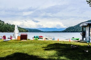 Beach - Spacious Lodge Near Donner Lake with Shared Pool & Hot Tub (Truckee)
