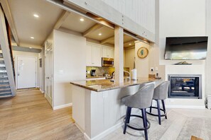 Fridge, microwave, oven, stovetop - Lakeside modern villa with fireplaces, resort amenities, grill, W/D, & internet (South Lake Tahoe)
