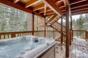 Outdoor spa tub - Peaceful Forest Retreat with Hot Tub, EV Charger, Game Room & Near Kings Beach (Kings Beach)