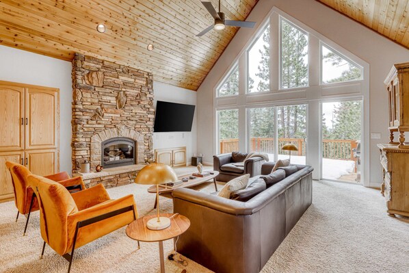 TV, fireplace, offices - Peaceful Forest Retreat with Hot Tub, EV Charger, Game Room & Near Kings Beach (Kings Beach)