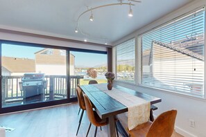 Dining - Waterfront townhouse with dock & mountain view - close to skiing, hiking & beach (South Lake Tahoe)