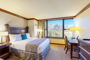 Desk, WiFi, bed sheets - Everline Resort & Spa - Ski-in-ski-out suite with heated pools & hot tub (Olympic Valley)