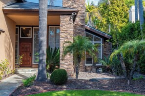 Exterior detail - Casa De Lujo Hot Tub & Pool (San Diego)
