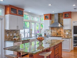 Fridge, microwave, stovetop, coffee/tea maker - Casa De Lujo Hot Tub & Pool (San Diego)