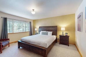 Iron/ironing board, WiFi, bed sheets - Gold Dust Getaway with Foosball, Big Deck & Forest Views - Near Slopes (South Lake Tahoe)
