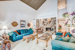TV, fireplace, DVD player, offices - Golf-course-front home with great deck, game room, fireplace & forest views (Incline Village)