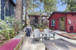 Terrace/patio - Holiday Home & Hot Tub - Walk 12 Mins to Beach or 6 Mins to Heavenly Gondola (South Lake Tahoe)