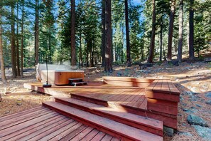 Property grounds - Cozy family cabin, pet friendly, a block from the water, close to ski, wifi (Carnelian Bay)