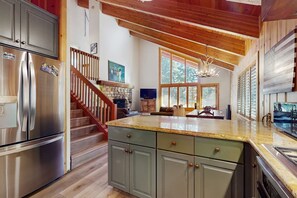 Interior - Cozy family cabin, pet friendly, a block from the water, close to ski, wifi (Carnelian Bay)