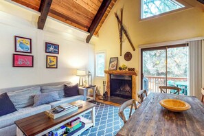 TV, fireplace, offices - Beautiful & Spacious Townhome with Deck - Close to the Lake & Slopes (Incline Village)