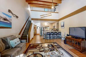 TV, fireplace, offices - Beautiful condo with shared pool, hot tub, & sauna - walking distance to skiing (Northstar - Truckee)
