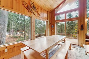 Dining - Cozy Private Mountain Retreat with Nearby Pond, Hot Tub, Pool Table (Alpine Meadows)