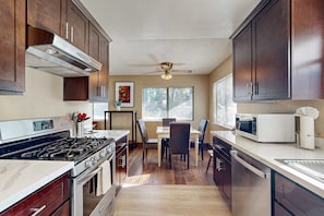 Private kitchen - Dog-Friendly Duplex with fireplace, balcony and free internet (Incline Village)