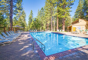 Pool - ️ Family-Friendly Condo with Pool, Tennis, Deck & Walk to Beach Access ️ (Kings Beach)