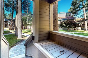 Property grounds - Welcome to a quintessential mountain hideaway, brimming with Lake Tahoe charm (South Lake Tahoe)
