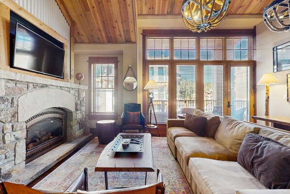 TV, fireplace, offices