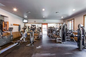 Fitness facility - Bright Corner Condo with Northstar Views - Easy Access to Village (Northstar - Truckee)