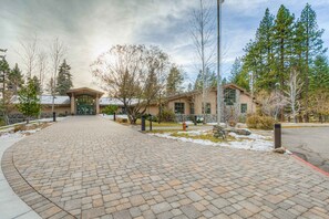 Exterior - Hospitable condo with wood-burning fireplace, washer&dryer, deck, & balcony (Incline Village)
