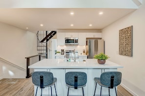 Fridge, microwave, oven, stovetop - Hospitable condo with wood-burning fireplace, washer&dryer, deck, & balcony (Incline Village)