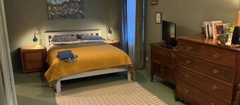 Room-charming Guest Room in the Beautifu