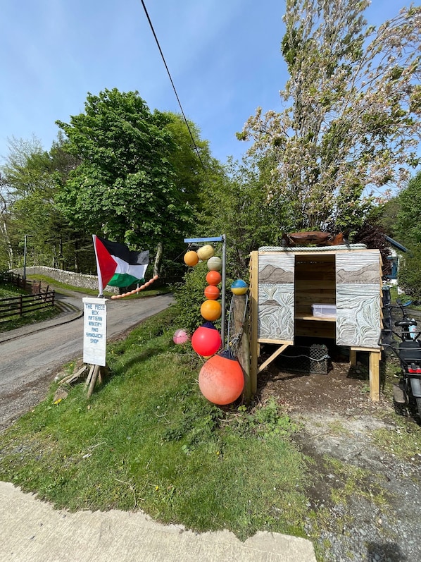 Room, 1 Bedroom, Mountain View | Property grounds