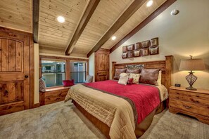 4 bedrooms, desk, iron/ironing board, WiFi - Luxurious Lakeland Village home with modern amenities and close to lake (South Lake Tahoe)
