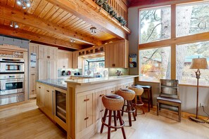 Fridge, microwave, oven, stovetop - Serene home with fireplace, wood stove, kitchen, W&D, hot tub, & gas grill (Truckee)