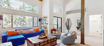 Modern mountain home with private hot tub, deck, fireplace, & skiing nearby