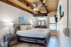 Tabla de planchar con plancha, wifi y ropa de cama 
