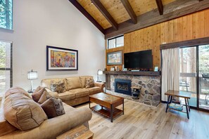 TV, fireplace, offices - Escape to the lake for luxury amenities near Ski Run Marina & Heavenly (South Lake Tahoe)