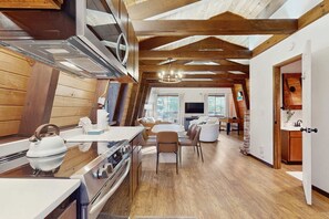 Fridge, microwave, oven, stovetop - Delightful South Lake Tahoe Cabin with BBQ, Decks, Fireplace & Hot Tub - Minutes to Beach&Ski (South Lake Tahoe)