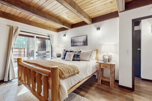 Iron/ironing board, WiFi, bed sheets - Delightful South Lake Tahoe Cabin with BBQ, Decks, Fireplace & Hot Tub - Minutes to Beach&Ski (South Lake Tahoe)