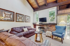TV, fireplace, offices - Serene townhome with easy beach lounging and numerous relaxing amenities (South Lake Tahoe)