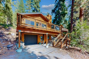 Exterior - Forest getaway with spectacular lake view, 2 decks & hot tub - near Kings Beach (Kings Beach)