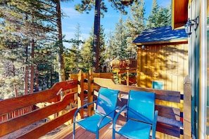 Terrace/patio - Beautiful & Spacious Newer Home with Lovely Master Suite & Gourmet Kitchen (South Lake Tahoe)