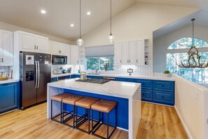 Fridge, microwave, oven, stovetop - Beautiful & Spacious Newer Home with Lovely Master Suite & Gourmet Kitchen (South Lake Tahoe)