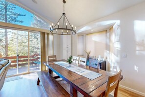 Dining - Beautiful & Spacious Newer Home with Lovely Master Suite & Gourmet Kitchen (South Lake Tahoe)