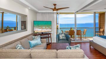 Condo, Multiple Beds, Balcony, Ocean View (Mana Kai 811) | Living area