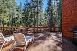 Terrace/patio - Mountain Home with Access to Shared Pool, Hot Tub, Sauna, & Tennis (Truckee)