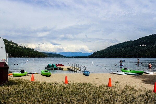 Beach - Mountain Home with Access to Shared Pool, Hot Tub, Sauna, & Tennis (Truckee)