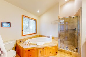 Shower, hair dryer, towels, shampoo - Mountain Home with Access to Shared Pool, Hot Tub, Sauna, & Tennis (Truckee)