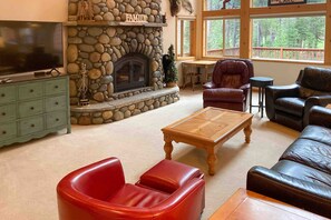TV, fireplace, DVD player, offices - Mountain Home with Access to Shared Pool, Hot Tub, Sauna, & Tennis (Truckee)