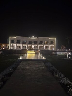 المنشأة من الخارج