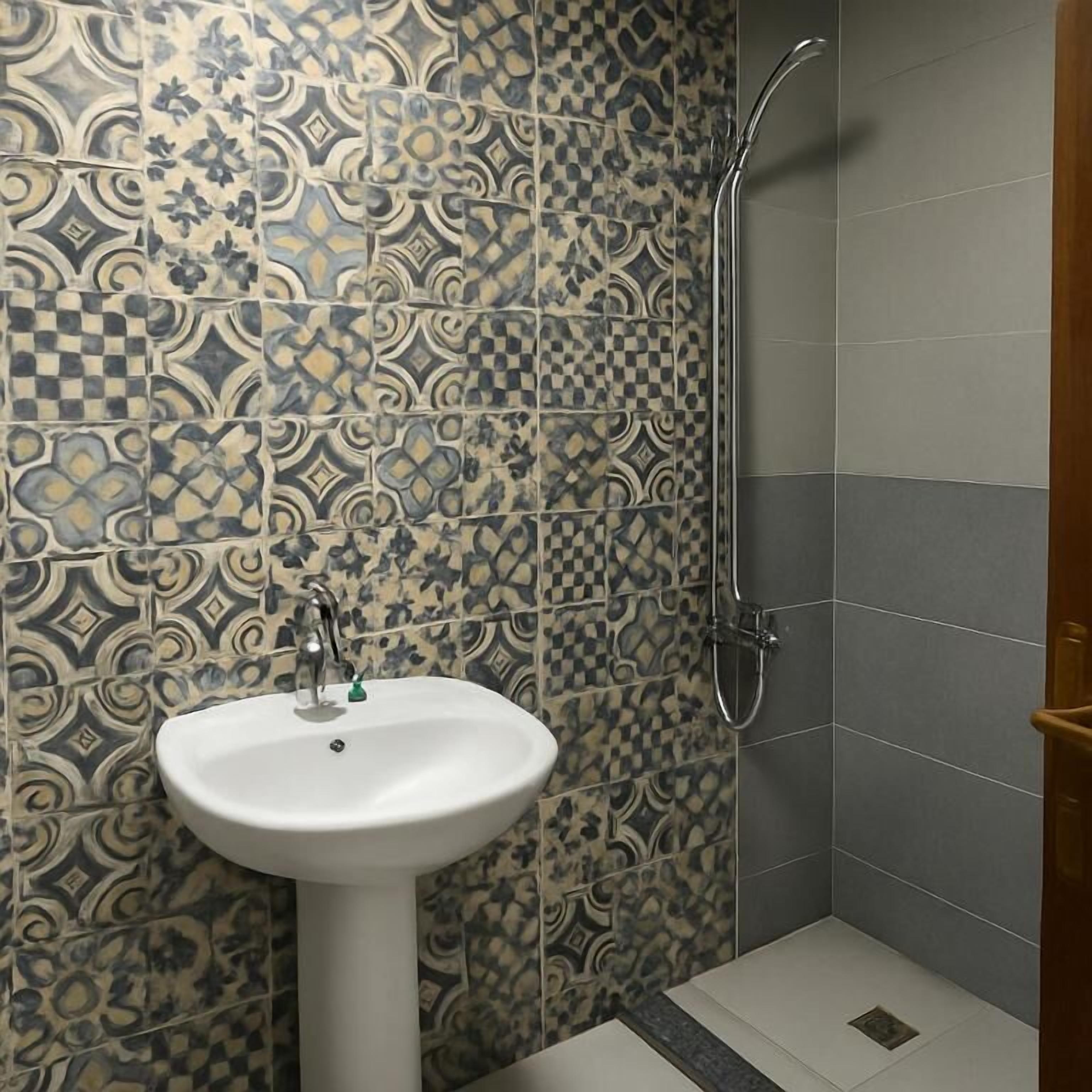 Premium Quadruple Room, Pool View | Bathroom