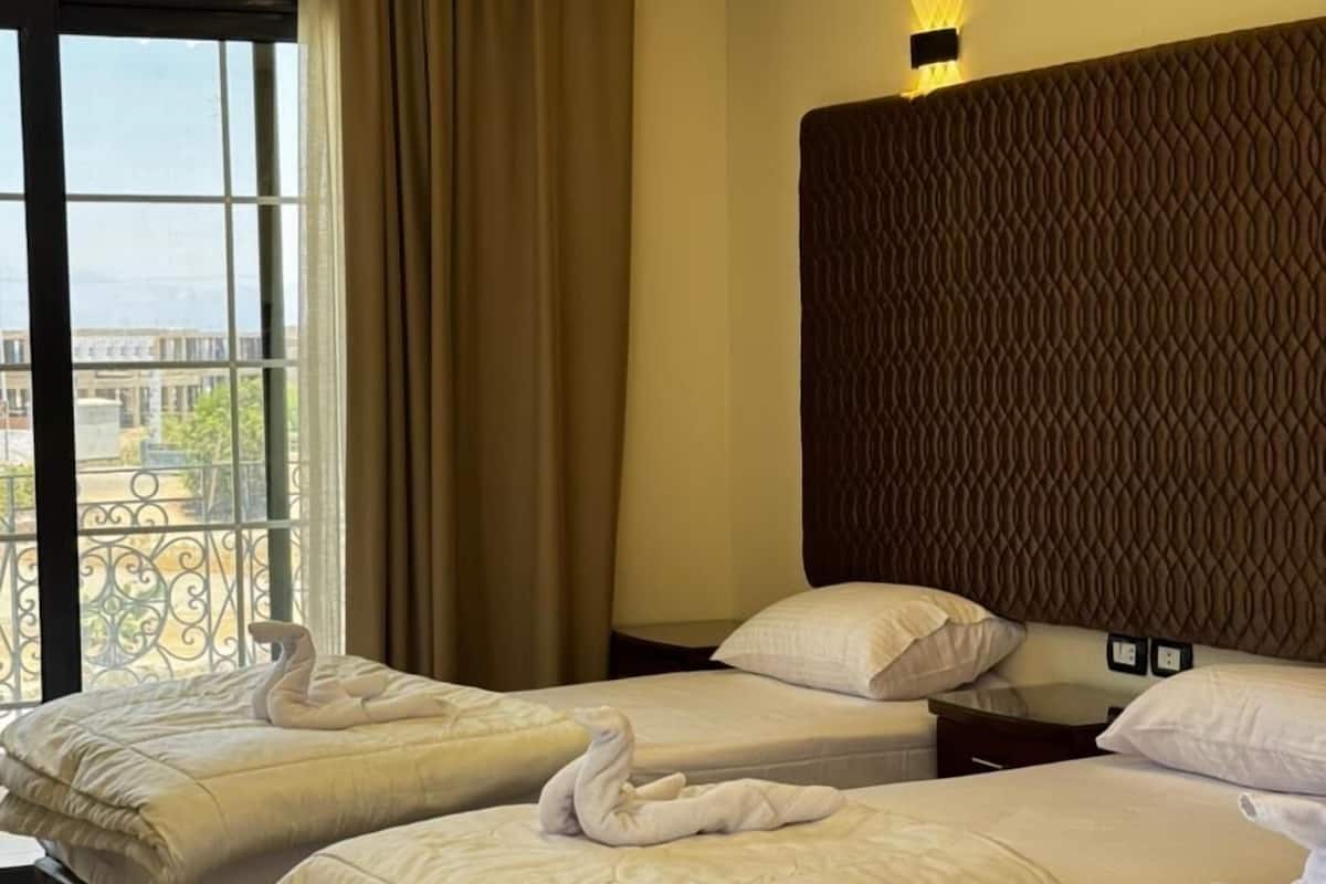 Premium Quadruple Room, Pool View