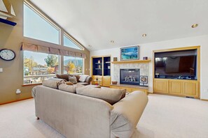 Fernseher, Kamin, Arbeitsbereiche
