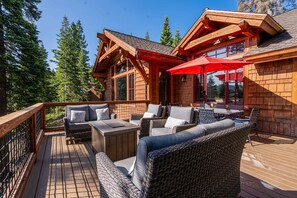 Outdoor dining - Luxury Northstar Home with Gourmet Kitchen, Fireplaces, Hot Tub, Game Room - Hiking (Truckee)