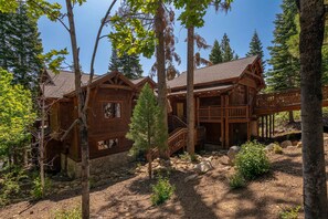 Exterior - Luxury Northstar Home with Gourmet Kitchen, Fireplaces, Hot Tub, Game Room - Hiking (Truckee)