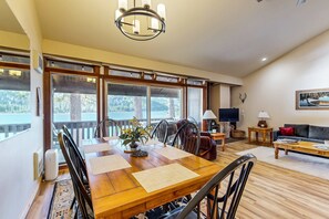 Dining - Second-floor lakefront condo with scenic views & easy access to town & slopes (Truckee)
